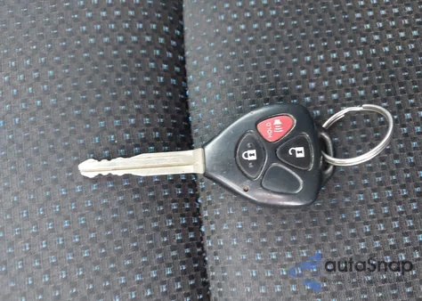 2009 Toyota Matrix S z USA, uszkodzony, nr VIN 2T1LE40E29C005012